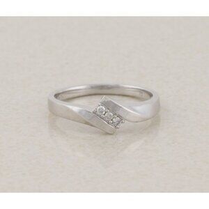 10k White Gold Natural .06 carat Diamond Ring Size 6 3/4